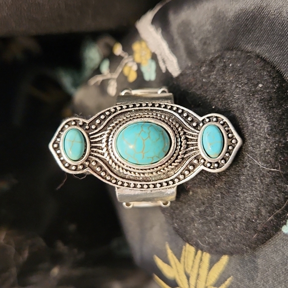 Silvertone & Faux Turquoise Set - Picture 4 of 6